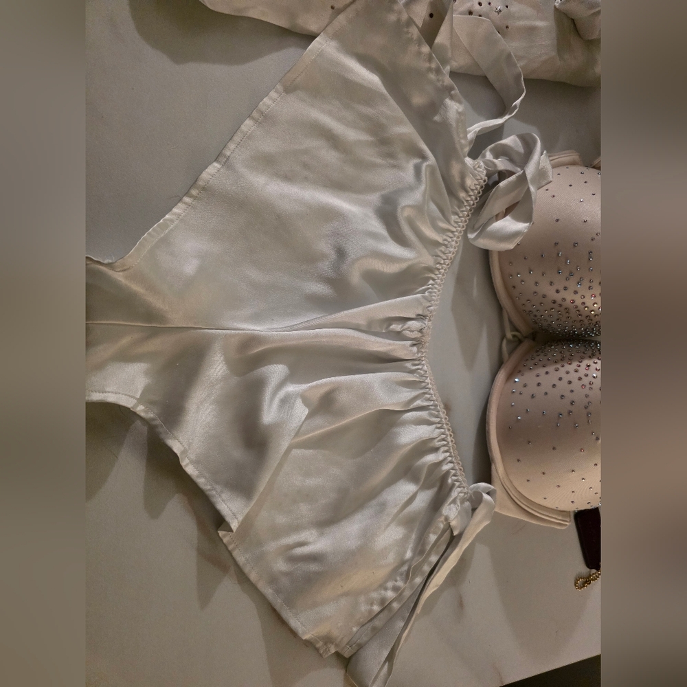 Victoria's Secret White Satin Robe - Picture 6 of 11